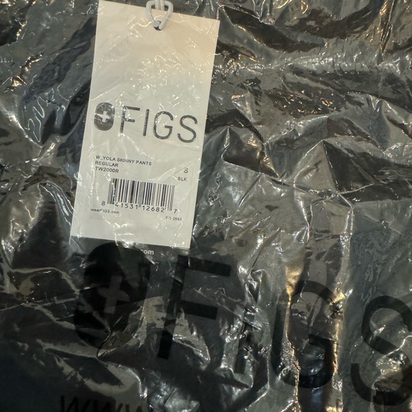 NWT FIGS Yola Skinny Scrub Pants in Black Size S Regular - Picture 13 of 13